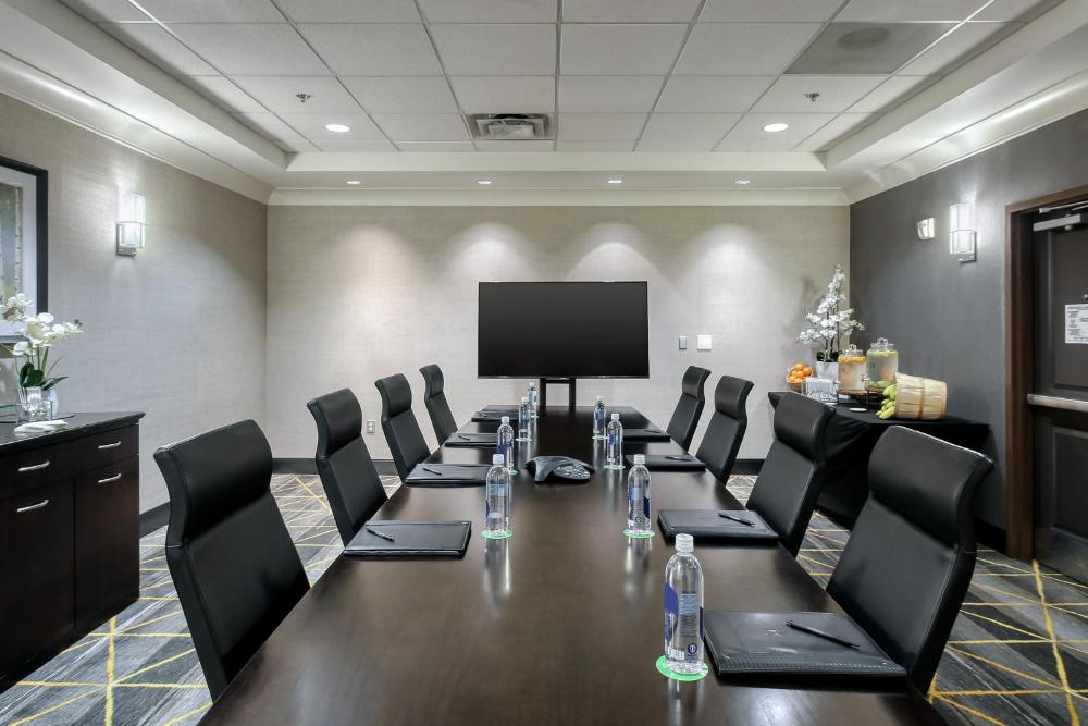 Holiday Inn & Suites Atlanta Airport North by IHG